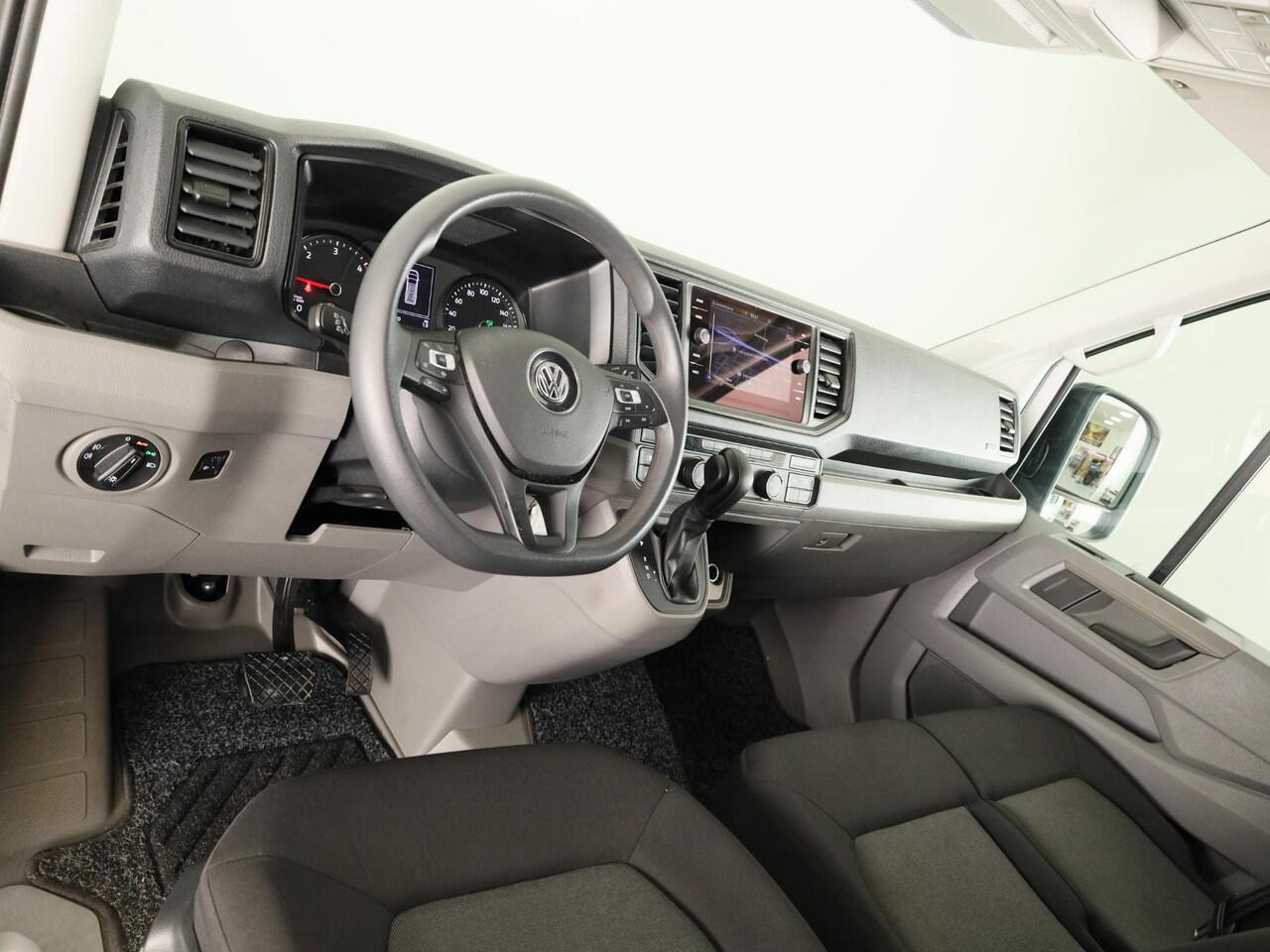 Volkswagen CRAFTER 35 2.0 TDI L3H3 Comfortline EURO VI 140 pk Automaat | Verlengde garantie | Navigatie | Trekhaak | Parkeersensoren | Achteruitrijcamera | Cruise control |