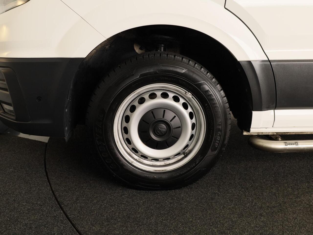 Volkswagen CRAFTER 35 2.0 TDI L3H3 Comfortline EURO VI 140 pk Automaat | Verlengde garantie | Navigatie | Trekhaak | Parkeersensoren | Achteruitrijcamera |