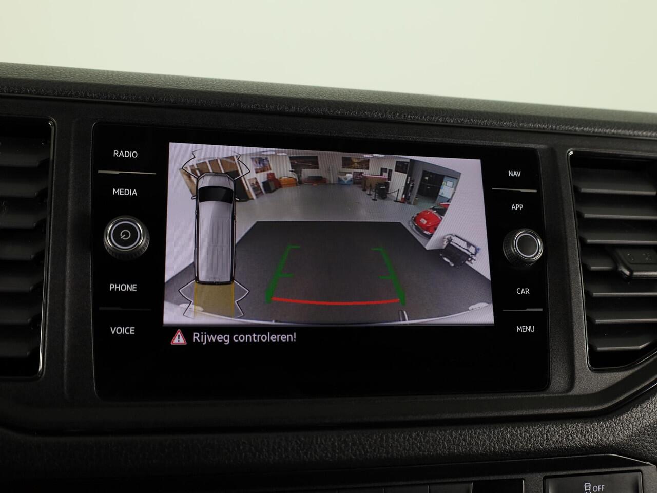 Volkswagen CRAFTER 35 2.0 TDI L3H3 Highline EURO VI 140 pk Automaat | Verlengde garantie | Navigatie | Parkeersensoren | Achteruitrijcamera | Cruise control |