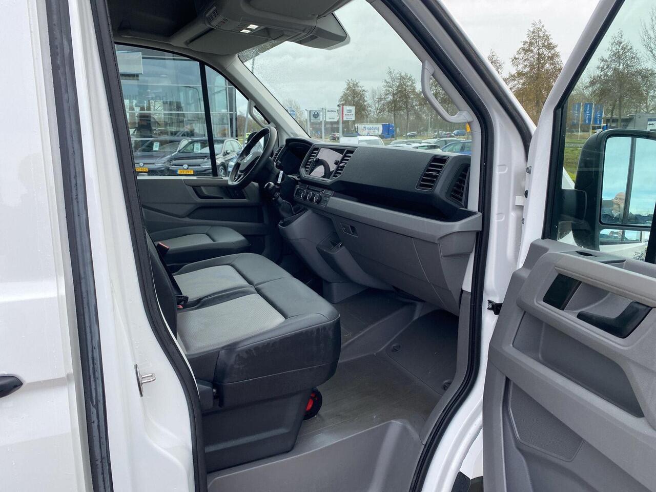 Volkswagen CRAFTER 35 2.0 TDI L4H3 | 140Pk | Trekhaak Bijrijdersbank | Navi | Betimmering | PDC |