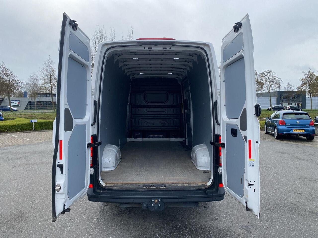 Volkswagen CRAFTER 35 2.0 TDI L4H3 | 140Pk | Trekhaak Bijrijdersbank | Navi | Betimmering | PDC |
