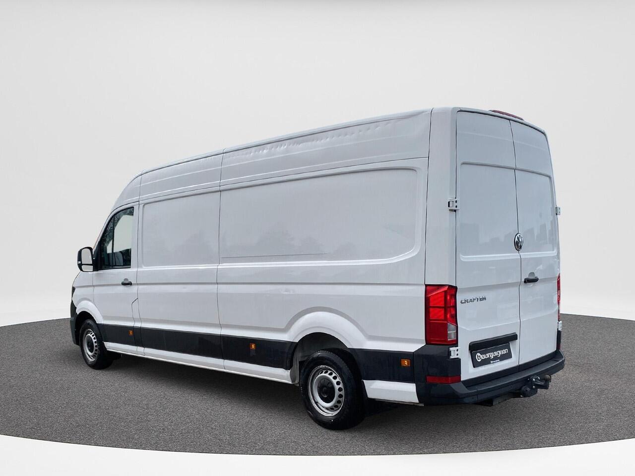Volkswagen CRAFTER 35 2.0 TDI L4H3 | 140Pk | Trekhaak Bijrijdersbank | Navi | Betimmering | PDC |