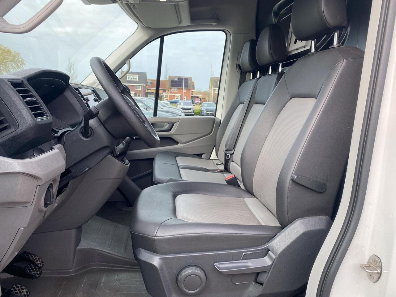 Volkswagen CRAFTER 35 2.0 TDI L4H3 | Trekhaak | Bijrijdersbank | Clima | 140Pk | Navi | Pdc |