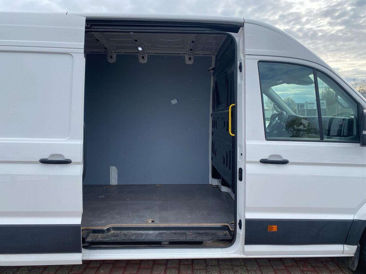 Volkswagen CRAFTER 35 2.0 TDI L4H3 | Trekhaak | Bijrijdersbank | Clima | 140Pk | Navi | Pdc |