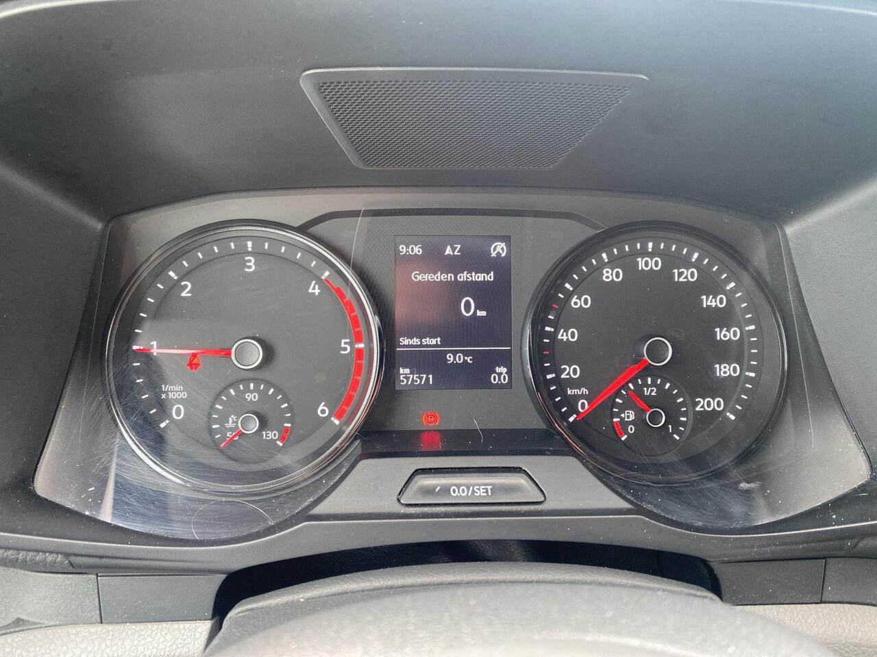 Volkswagen CRAFTER 35 2.0 TDI L4H3 | Trekhaak | Bijrijdersbank | Clima | 140Pk | Navi | Pdc |