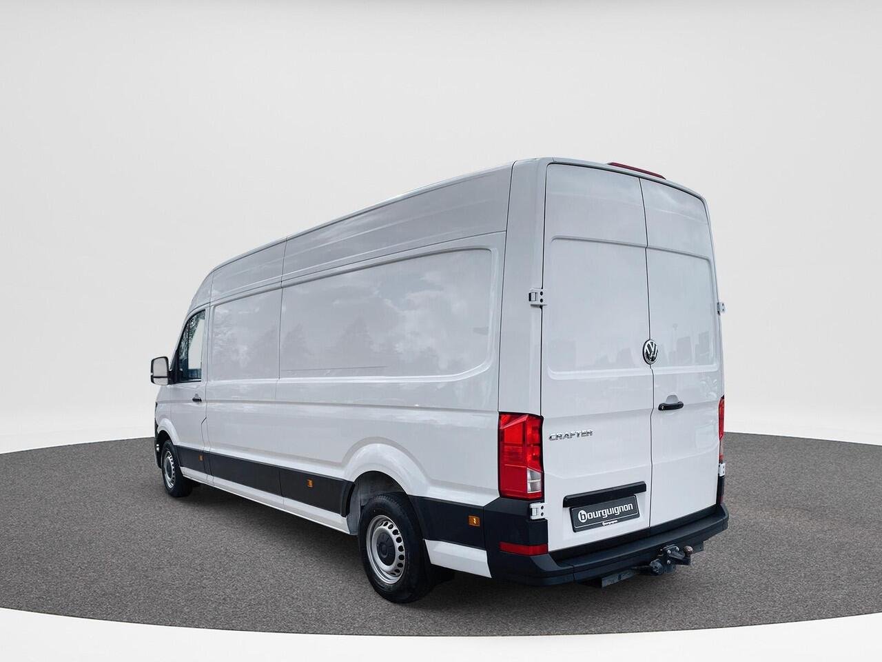 Volkswagen CRAFTER 35 2.0 TDI L4H3 | FWD | 140 pk | Trekhaak | Bijrijders Bank | PDC |