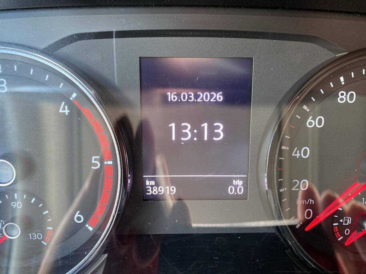 Volkswagen CRAFTER 35 2.0 TDI L4H3 | FWD | 140 pk | Trekhaak | Bijrijders Bank | PDC |