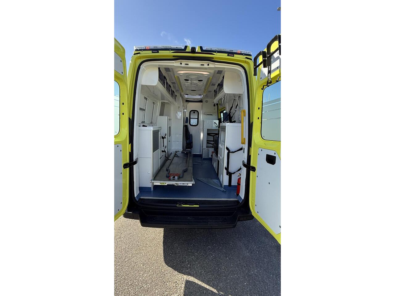 Volkswagen CRAFTER Ambulance TWEE OP VOORRAAD!