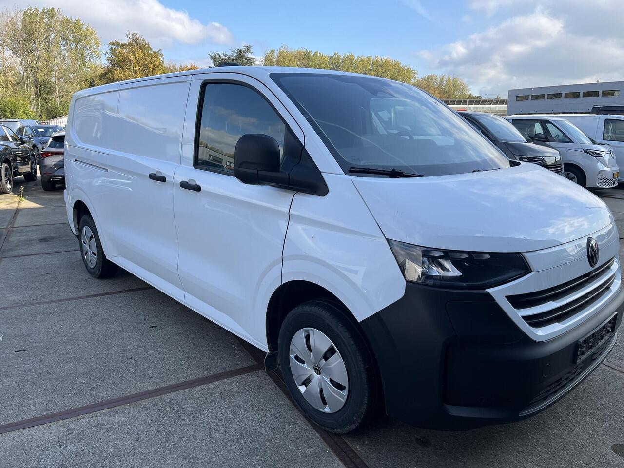Volkswagen E-Transporter Bedrijfswagens Life L2 100 kW (136 pk) elektrische aandrijving | Achterdeuren zonder ruit | Trekhaak, vast | Life intro |