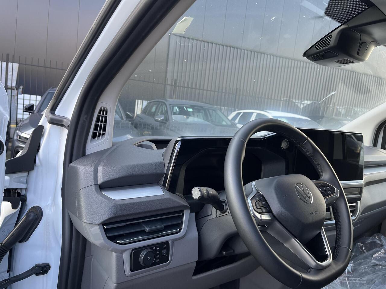 Volkswagen E-Transporter Bedrijfswagens Life L2 100 kW (136 pk) elektrische aandrijving | Achterdeuren zonder ruit | Trekhaak, vast | Life intro |