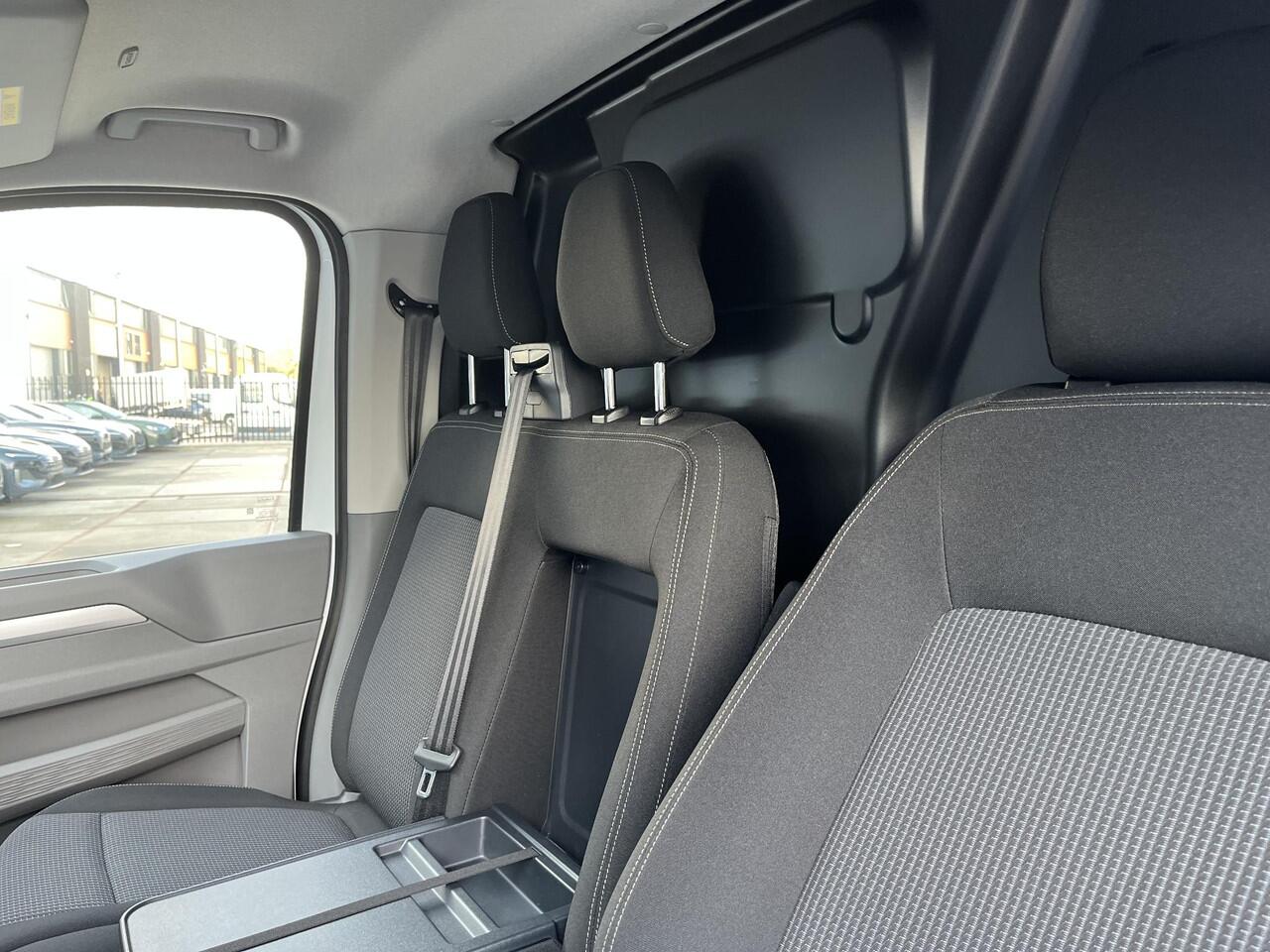 Volkswagen E-Transporter Bedrijfswagens Life L2 100 kW (136 pk) elektrische aandrijving | Achterdeuren zonder ruit | Trekhaak, vast | Life intro |