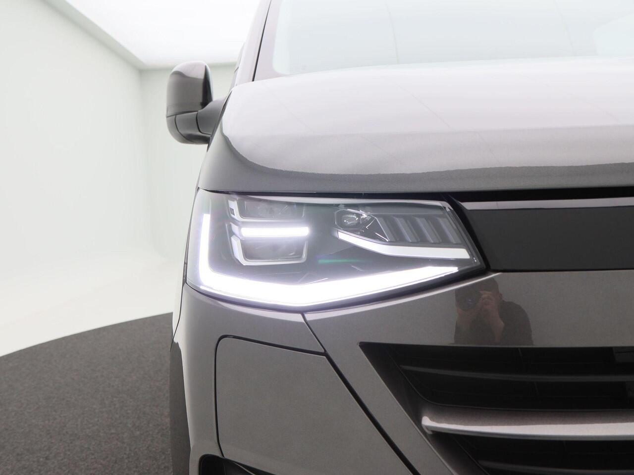 Volkswagen E-Transporter Style Intro L2 286 pk | 19" LM | Side Bar | Trekhaak | Camera | Stoelverwarming | Voorruit Verwarming | Carplay | Dodehoek Detectie | Schuifdeur Rechts |