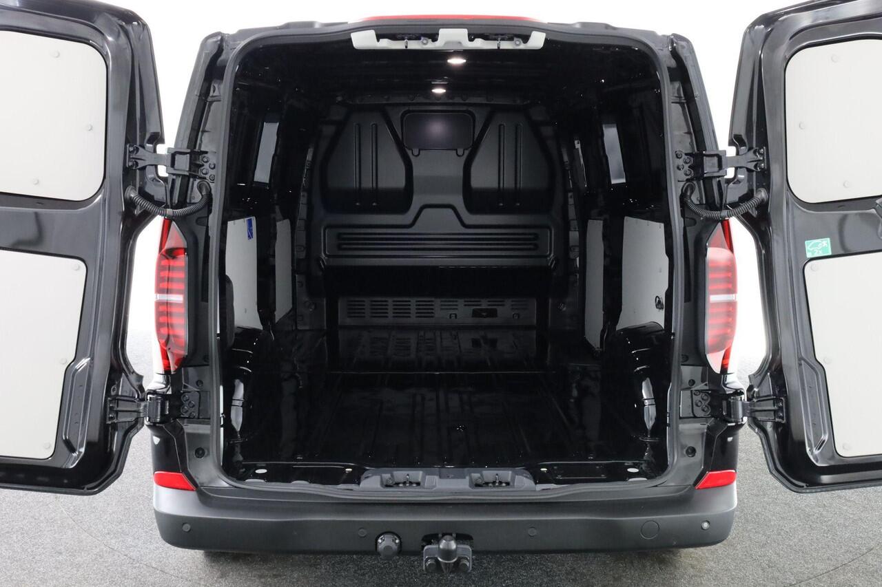 Volkswagen E-Transporter Bedrijfswagens Life Intro 160 kW / 218 pk L2 3500 mm | Warmtepomp | Achteruitrijcamera | Trekhaak | LED | Bijrijdersbank