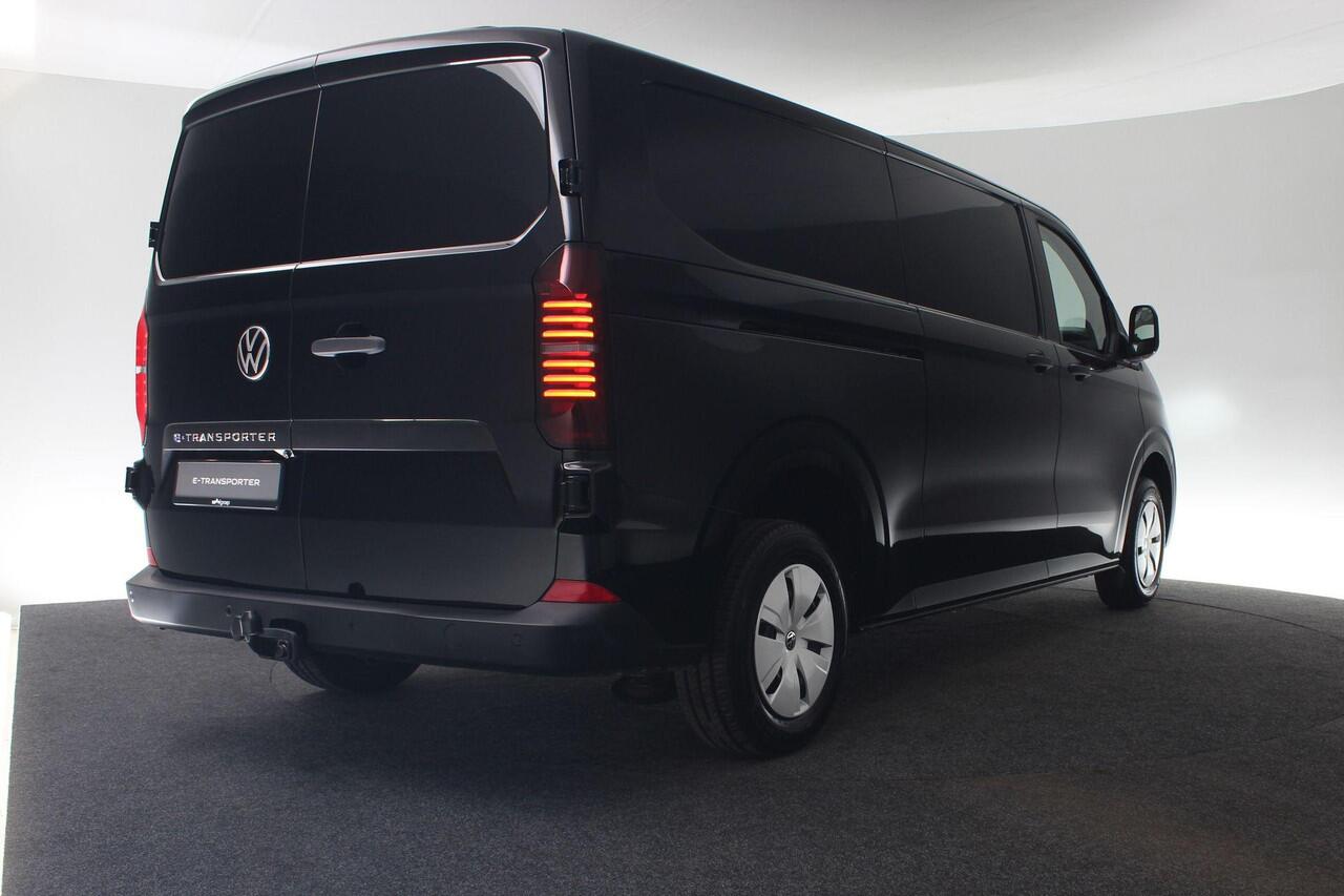 Volkswagen E-Transporter Bedrijfswagens Life Intro 160 kW / 218 pk L2 3500 mm | Warmtepomp | Achteruitrijcamera | Trekhaak | LED | Bijrijdersbank