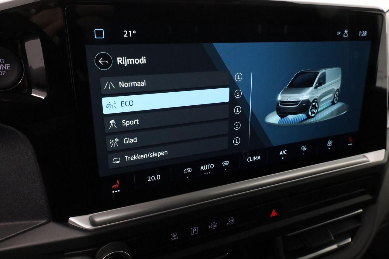 Volkswagen E-Transporter Bedrijfswagens Life Intro 160 kW / 218 pk L2 3500 mm | Warmtepomp | Achteruitrijcamera | Trekhaak | LED | Bijrijdersbank