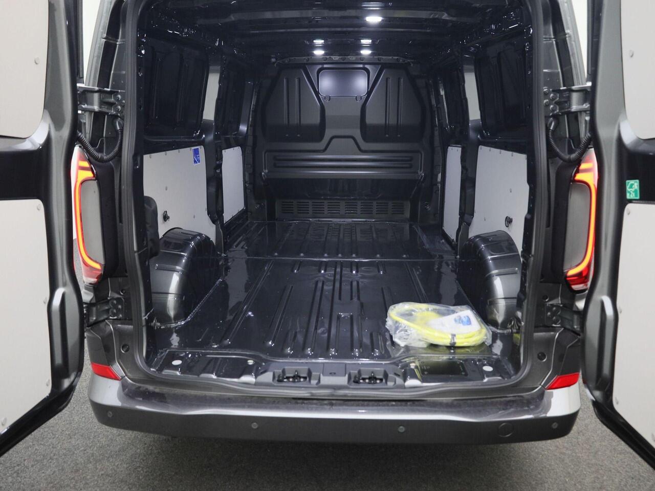 Volkswagen E-Transporter Bedrijfswagens Bestelwagen Bulli 64kWh 286pk L2 700165