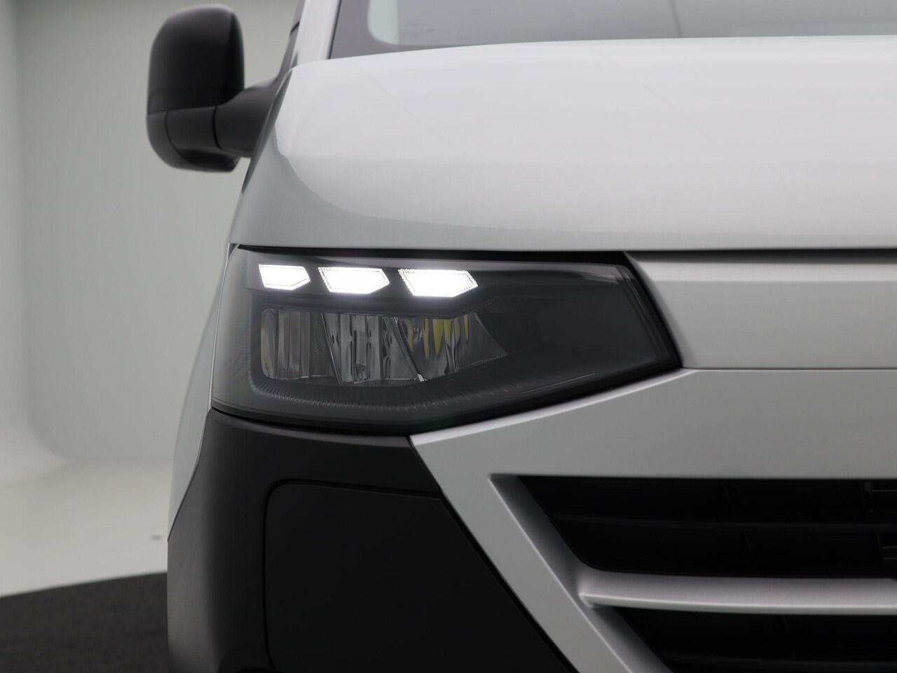 Volkswagen E-Transporter Bedrijfswagens L2 64kWh 218 pk | Trekhaak | Achterdeuren | Bijrijdersbank | Metallic lak |