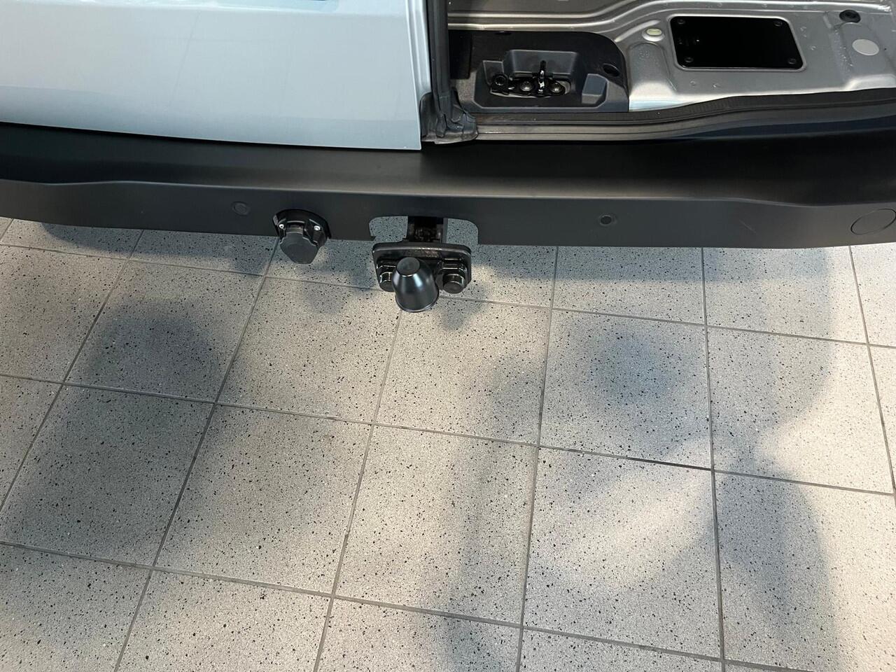 Volkswagen E-Transporter Bedrijfswagens Life L2 160 kW (218 pk) Elektrische aandrijving | Multifunctioneel kunstlederen stuurwiel | Voorruit van gelaagd glas, warmtewerend en verwarmbaar | Kunststof instaplijst voor |