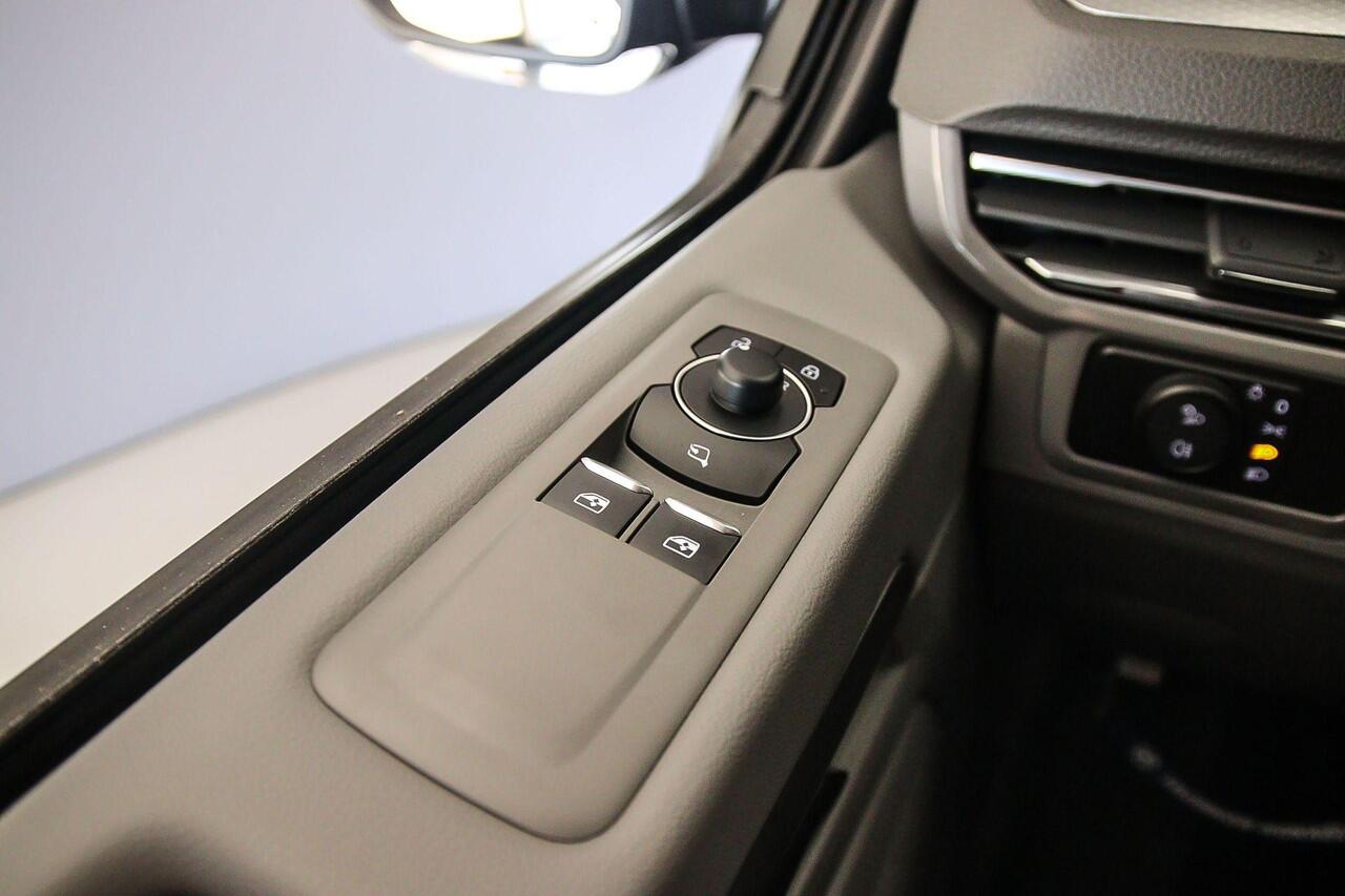 Volkswagen E-Transporter L2 Bulli 286 PK | Trekhaak elektrisch uitklapbaar | Deuren achter | Voor Mekaar Deal> Netto-ACTIE-Prijs; bij koop of leasen via HK / excl. kosten rijklaarmaken <