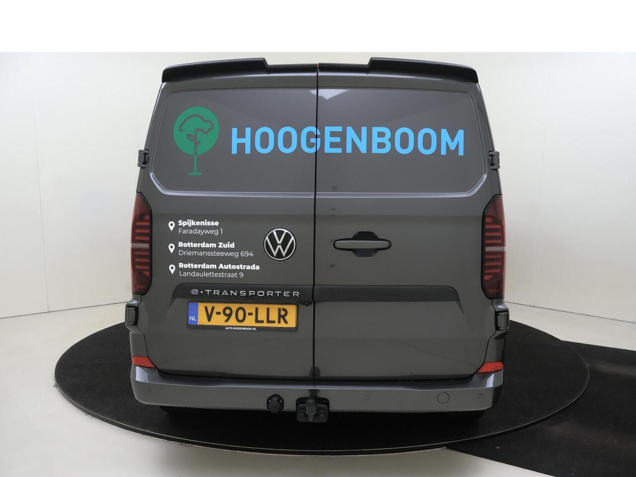 Volkswagen E-Transporter Bedrijfswagens Style Intro L2 210 kW (286 pk) Elektromotor | Adaptieve Cruise Control | Trekhaak | Navigatiesysteem 13" met draadloos App-Connect | IQ.LIGHT - LED matrix koplampen | Geavanceerde grootlichtregeling (Dynamic Light Assist) |