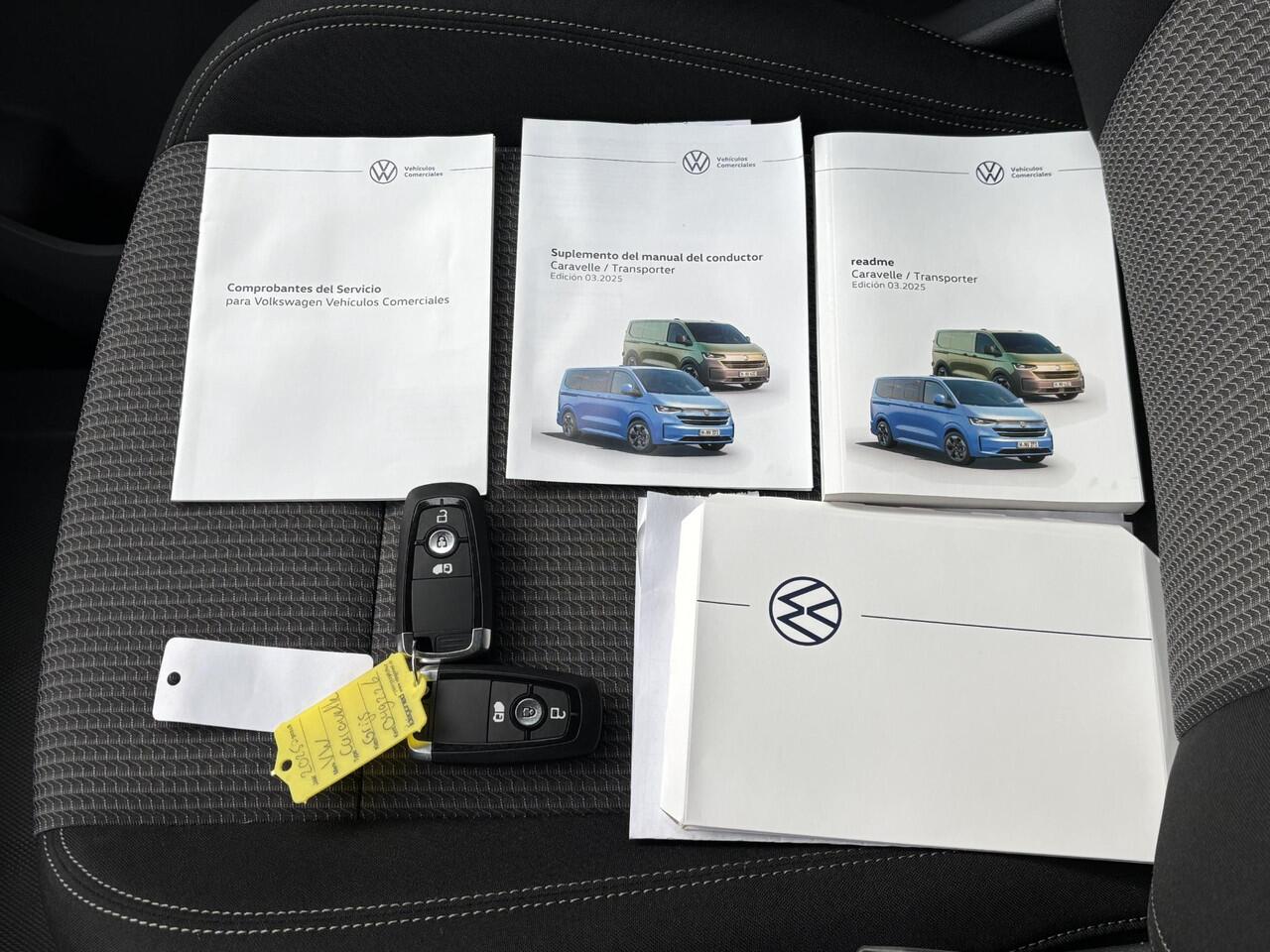 Volkswagen E-Transporter Caravelle 32 L1H1 Life 64 kWh Automaat / NIEUW/ Fabrieksgarantie tot 12-2027 / 8 Persoons / WLTP 305 km / Stone Gray / Warmtepomp / Apple Carplay/Android Auto / Licht en zicht-pakket / Keyless entry / draadloze telefoonlader /