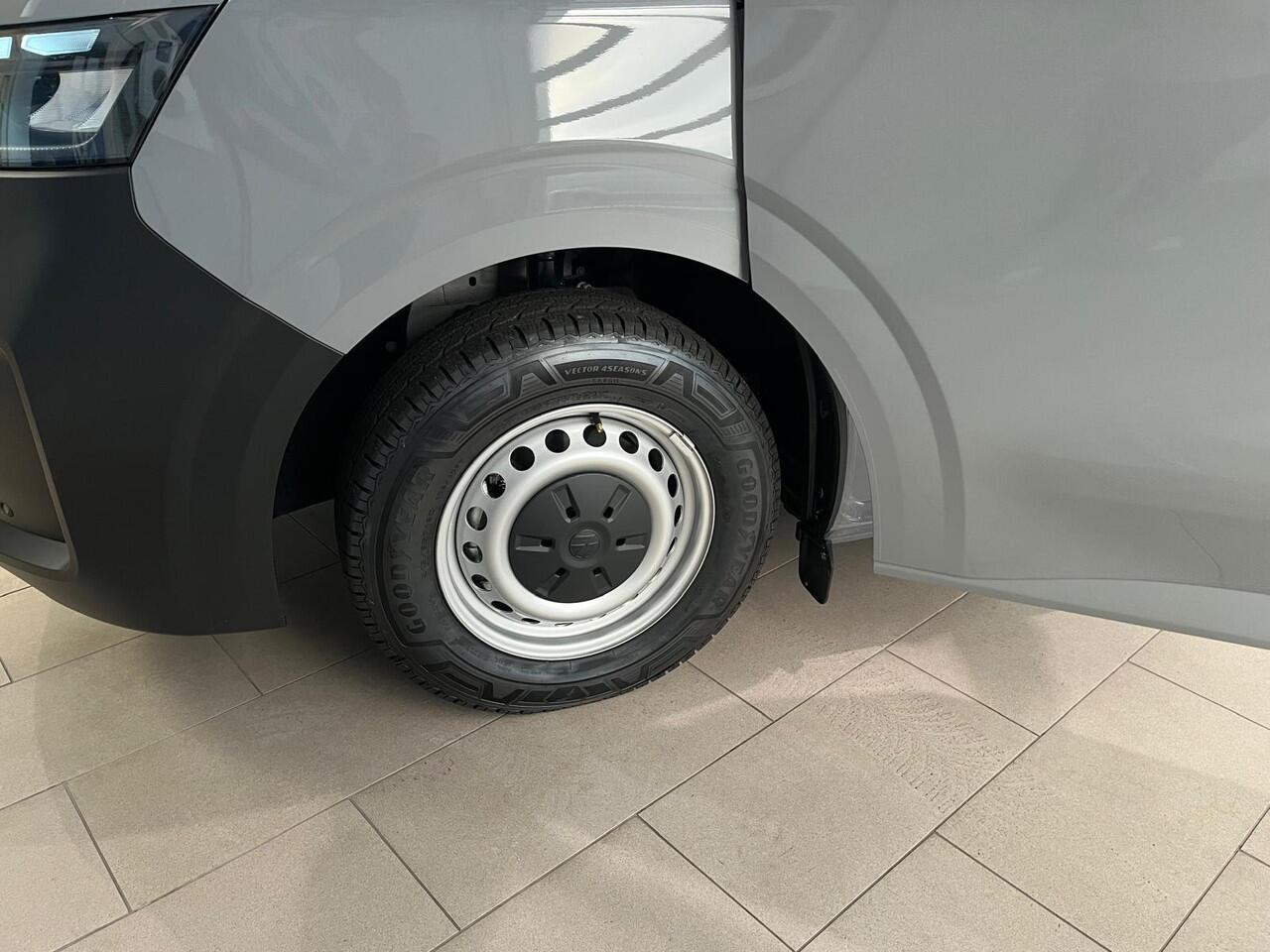 Volkswagen E-Transporter Bedrijfswagens Bestelwagen L1 218pk 64kWh Elektrische aandrijving | Bijrijdersbank | Trekhaak, vast | Navigatiesysteem 13" met draadloos App-Connect | Achterdeuren zonder ruit |