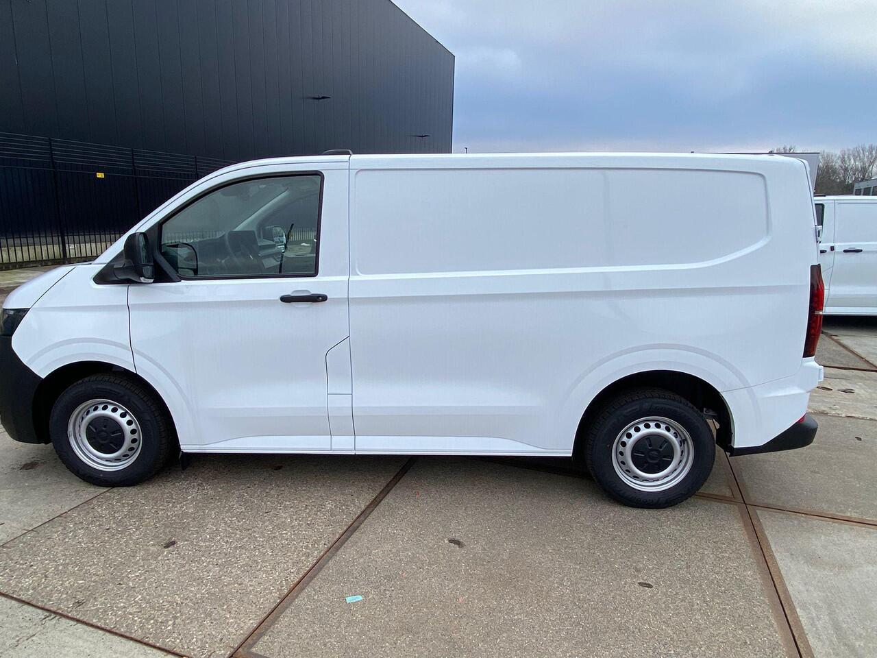 Volkswagen E-Transporter Bedrijfswagens Bestelwagen L1 218pk 64kWh Elektrische aandrijving | Bijrijdersbank | Trekhaak, vast | Navigatiesysteem 13" met draadloos App-Connect | Achterdeuren zonder ruit |