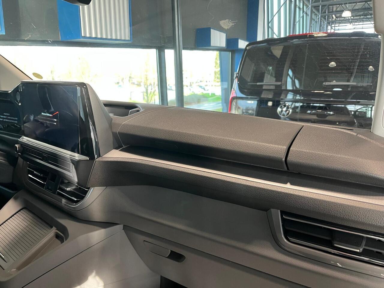 Volkswagen E-Transporter Bedrijfswagens Bulli L2 286pk 64kWh Elektrische aandrijving | 230V stopcontacten max 2,3 kW | Lichtmetalen velgen 17" (6,5 J 17) "Le Mans" (glanzend zwart) | Achterdeuren zonder ruit | Binnenspiegel met digitaal display en dashcamfunctie via app |