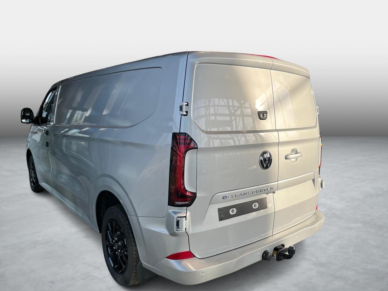 Volkswagen E-Transporter Bedrijfswagens Bulli L2 286pk 64kWh Elektrische aandrijving | 230V stopcontacten max 2,3 kW | Lichtmetalen velgen 17" (6,5 J 17) "Le Mans" (glanzend zwart) | Achterdeuren zonder ruit | Binnenspiegel met digitaal display en dashcamfunctie via app |