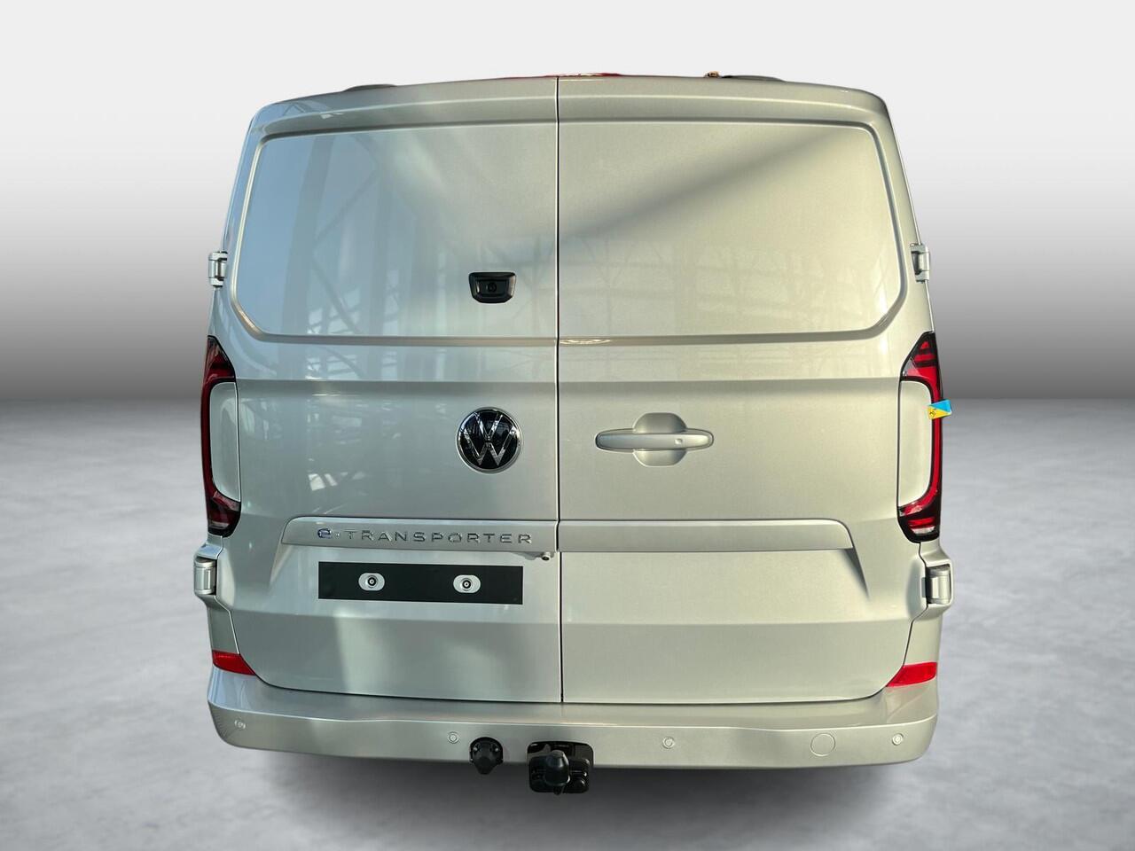 Volkswagen E-Transporter Bedrijfswagens Bulli L2 286pk 64kWh Elektrische aandrijving | 230V stopcontacten max 2,3 kW | Lichtmetalen velgen 17" (6,5 J 17) "Le Mans" (glanzend zwart) | Achterdeuren zonder ruit | Binnenspiegel met digitaal display en dashcamfunctie via app |