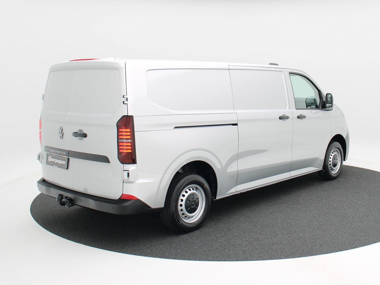 Volkswagen E-Transporter Bedrijfswagens L2 64kWh 218 pk | Trekhaak | Achterdeuren | Bijrijdersbank | Zilver Metallic | 5 jaar gratis onderhoud | 8 jaar garantie op de accu |