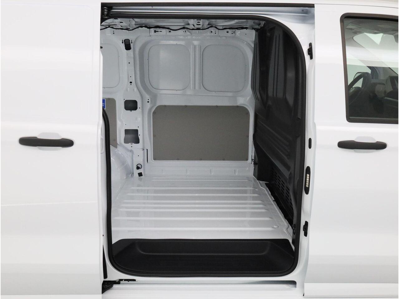 Volkswagen E-Transporter 100kW / 136 pk L1 | Trekhaak | Alarm | 3-Zits