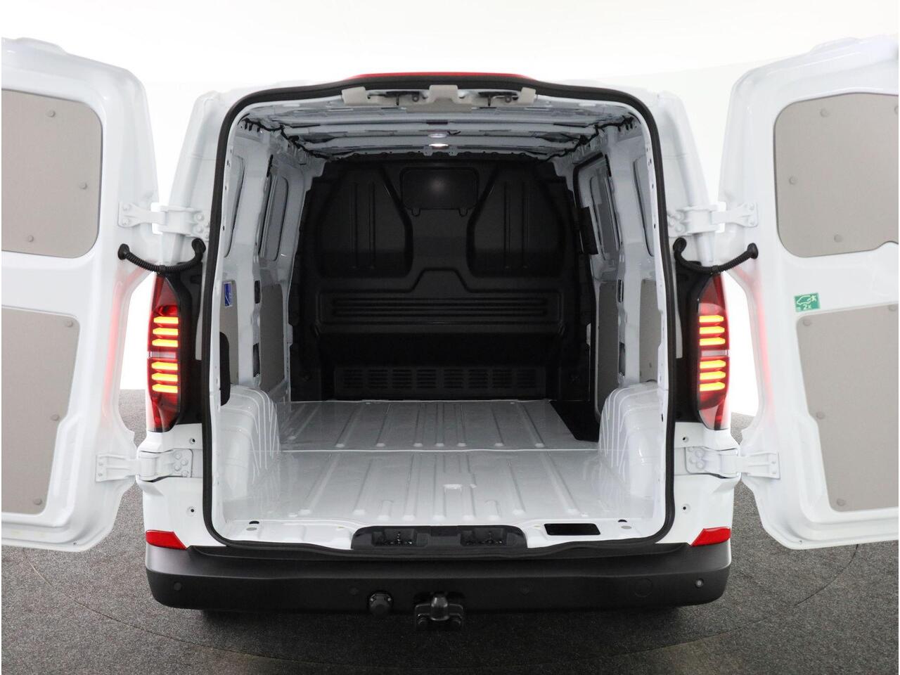 Volkswagen E-Transporter 100kW / 136 pk L1 | Trekhaak | Alarm | 3-Zits