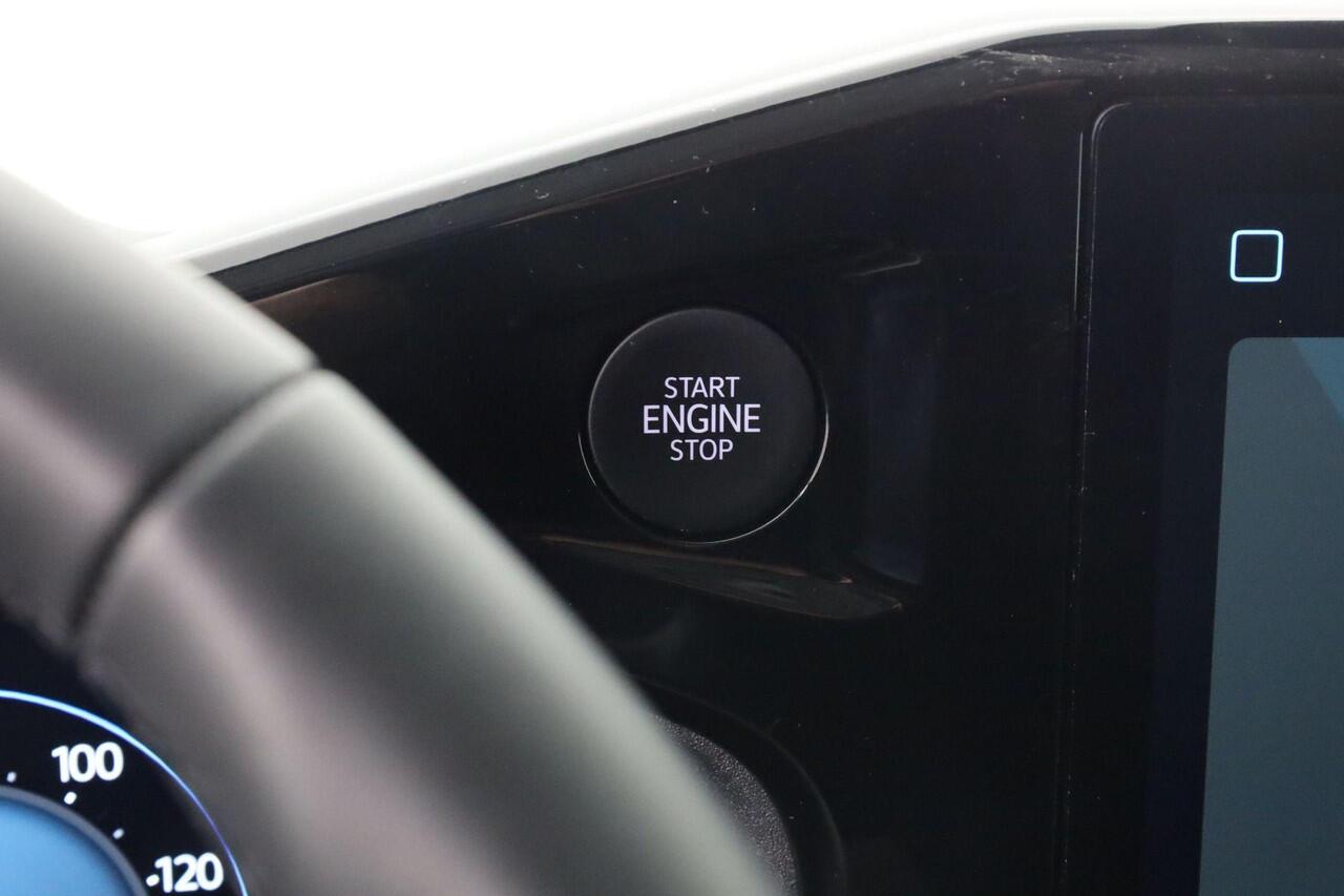 Volkswagen E-Transporter Life Intro 160kW 218pk L2 | Trekhaak | verwarmbare voorruit | Stoelverwarming | Cruise | Voorruitverwarming | PDC