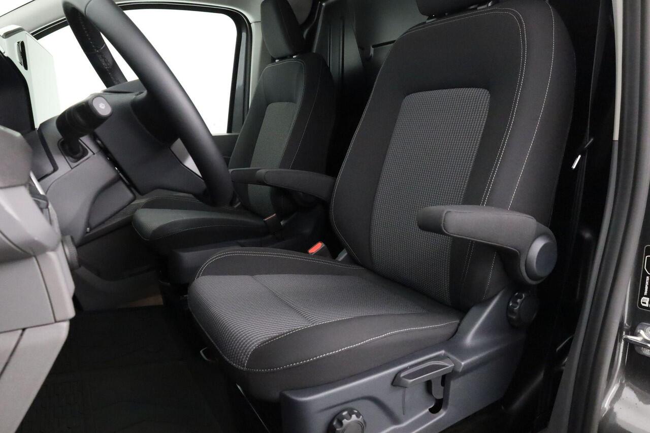 Volkswagen E-Transporter Life Intro 160kW 218pk L2 | Trekhaak | verwarmbare voorruit | Stoelverwarming | Cruise | Voorruitverwarming | PDC