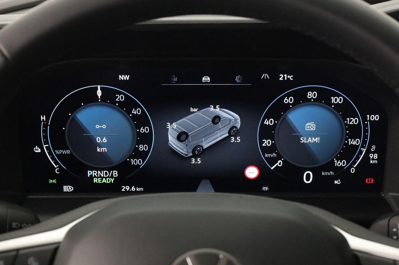 Volkswagen E-Transporter Life Intro 160kW 218pk L2 | Trekhaak | verwarmbare voorruit | Stoelverwarming | Cruise | Voorruitverwarming | PDC