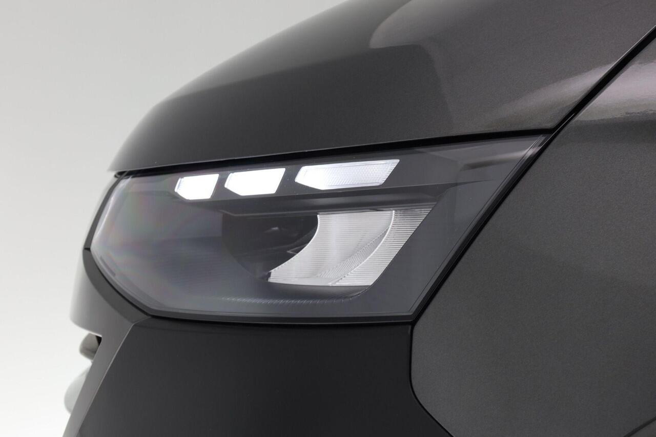 Volkswagen E-Transporter Life Intro 160kW 218pk L2 | Trekhaak | verwarmbare voorruit | Stoelverwarming | Cruise | Voorruitverwarming | PDC