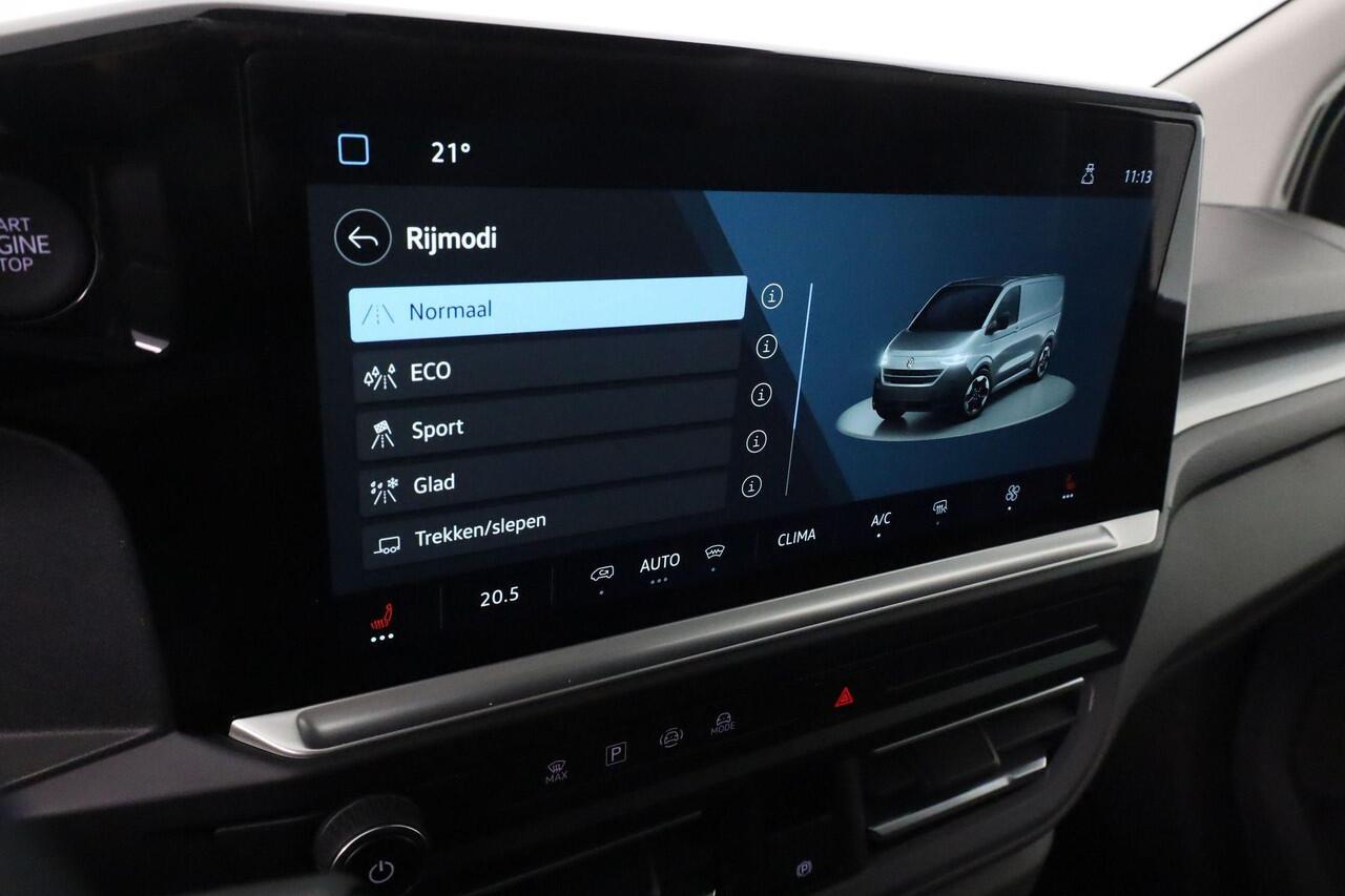 Volkswagen E-Transporter Life Intro 160kW 218pk L2 | Trekhaak | verwarmbare voorruit | Stoelverwarming | Cruise | Voorruitverwarming | PDC