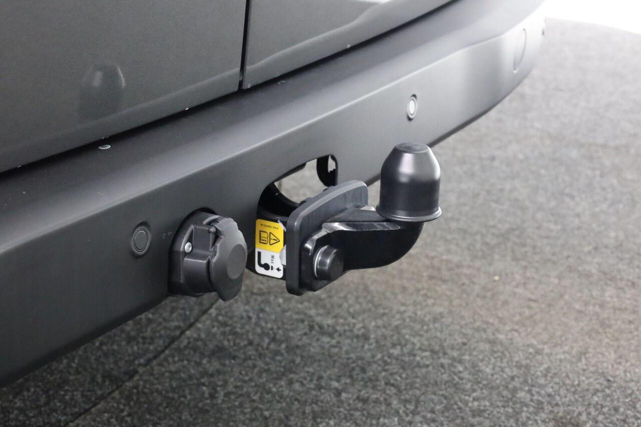 Volkswagen E-Transporter Life Intro 160kW 218pk L2 | Trekhaak | verwarmbare voorruit | Stoelverwarming | Cruise | Voorruitverwarming | PDC