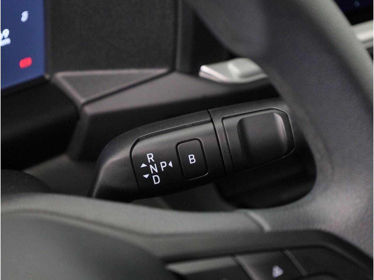 Volkswagen E-Transporter 160 kW / 218 pk L2 Achterdeuren zonder ruit | 3 neerklapbare dakdragers | Assistentiepakket plus | Alarm af fabriek | All-season banden | Trekhaak vast | Bijrijdersbank