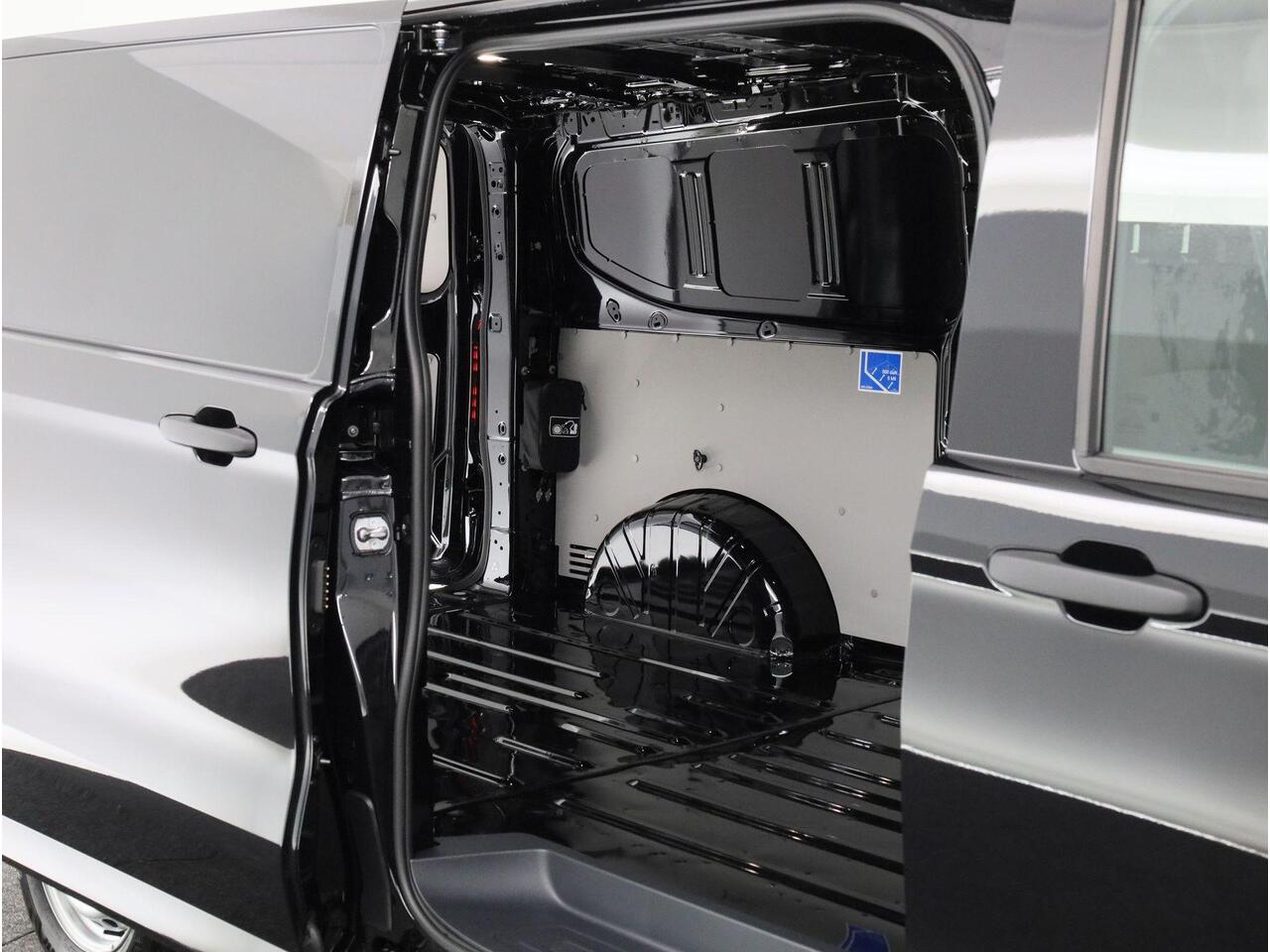 Volkswagen E-Transporter 160 kW / 218 pk L2 Achterdeuren zonder ruit | 3 neerklapbare dakdragers | Assistentiepakket plus | Alarm af fabriek | All-season banden | Trekhaak vast | Bijrijdersbank