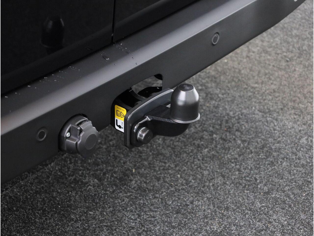 Volkswagen E-Transporter 160 kW / 218 pk L2 Achterdeuren zonder ruit | 3 neerklapbare dakdragers | Assistentiepakket plus | Alarm af fabriek | All-season banden | Trekhaak vast | Bijrijdersbank