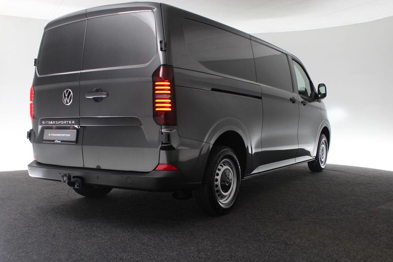 Volkswagen E-Transporter 160 kW / 218 pk L2 | Dubbele schuifdeur | Trekhaak | Alarm | Navigatie | Apple carplay/android auto
