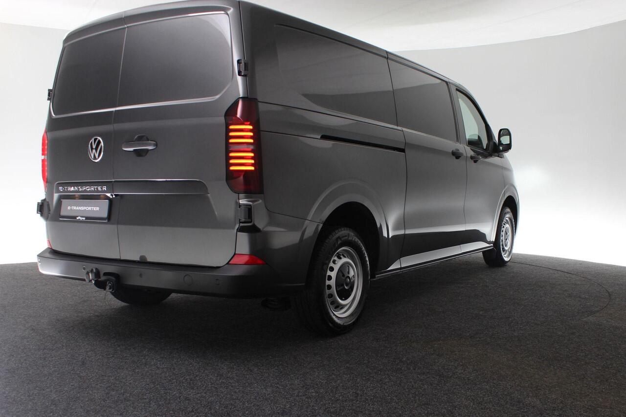 Volkswagen E-Transporter 160 kW / 218 pk L2 | Trekhaak | Navigatie | 2x Schuifdeur | Apple Carplay/Android Auto | Alarm | All season banden