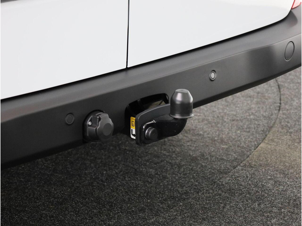 Volkswagen E-Transporter 100 kW /136 pk L1 | Trekhaak | Alarm | All season banden