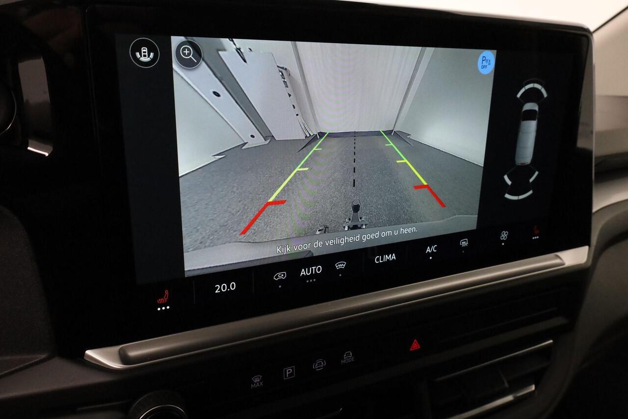 Volkswagen E-Transporter Life Intro 160kW 218pk L2 | Warmtepomp | Achteruitrijcamera | Trekhaak | LED | Bijrijdersbank