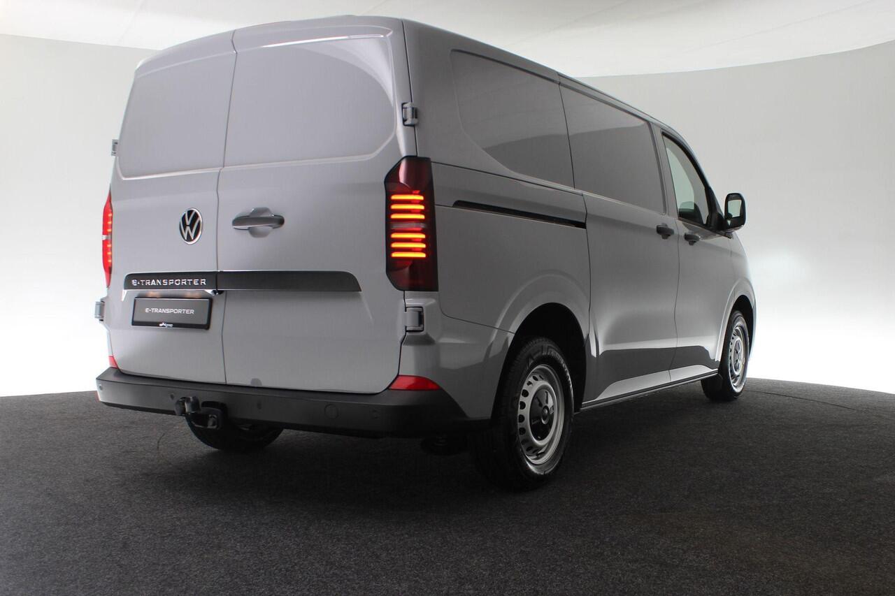 Volkswagen E-Transporter 160 kW / 218 pk L1 | Trekhaak | All season banden | Alarm