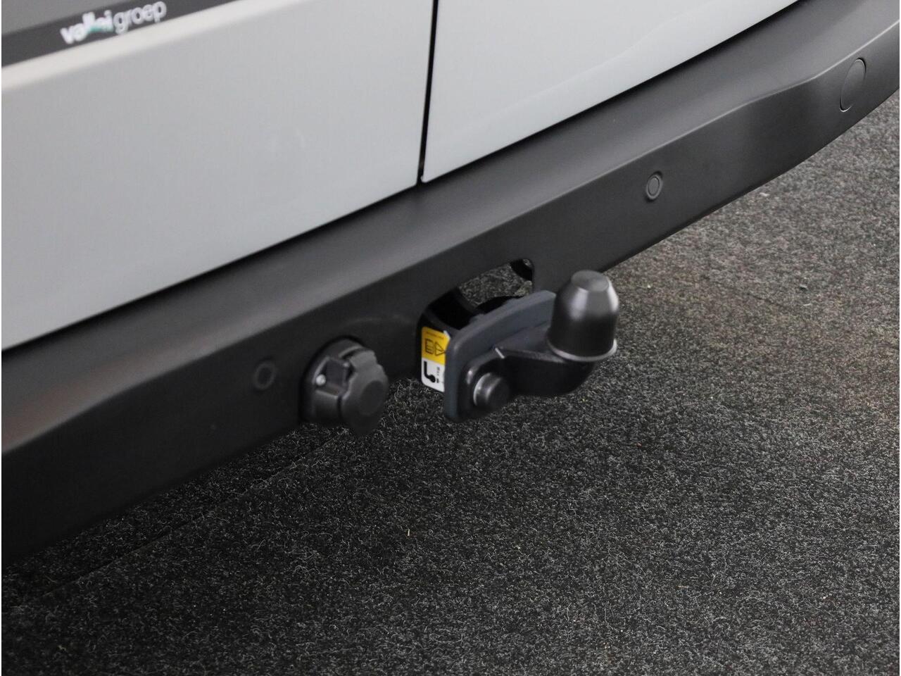 Volkswagen E-Transporter L2 160kW 218pk | Neerklapbare Dakdragers | Alarm | Trekhaak | All season banden