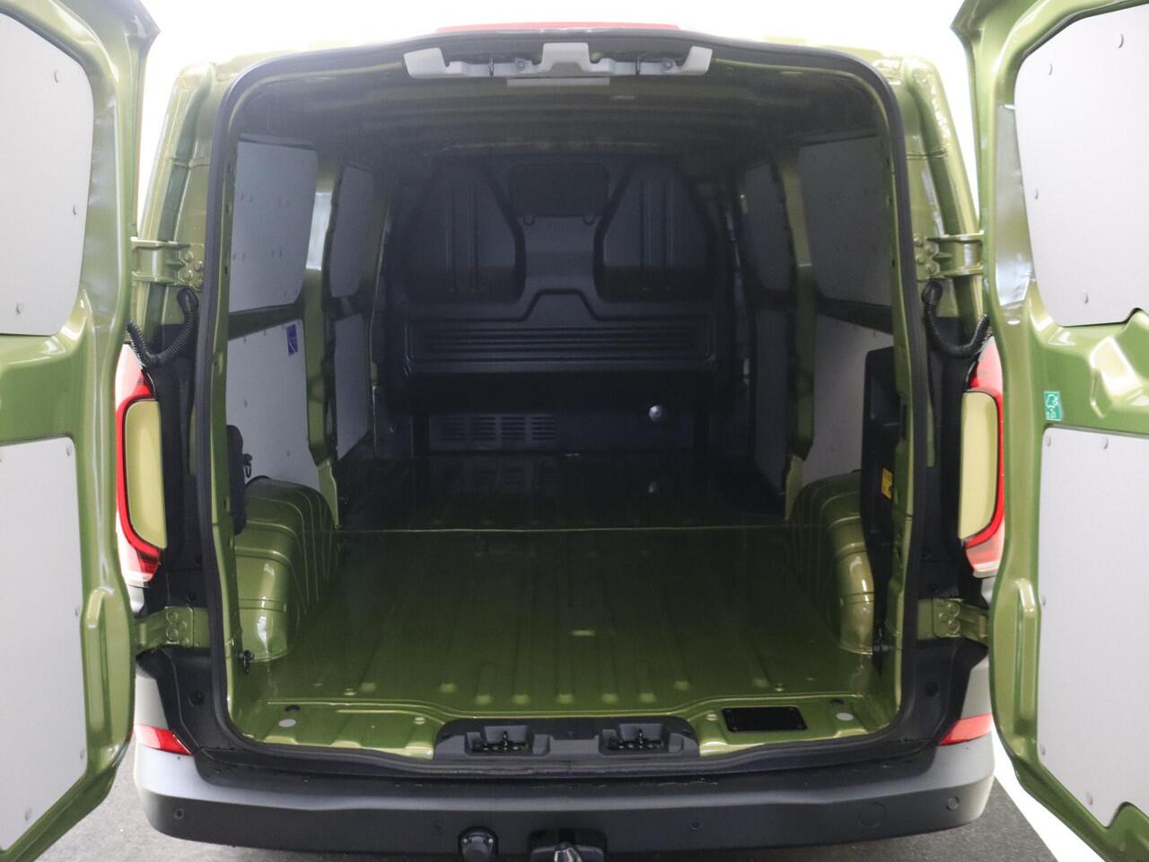 Volkswagen E-Transporter Bedrijfswagens PanAmericana L2 210 kW 286 pk Elektrische aandrijv | Climatronic climate control, 2-zones | Kunststof zijpanelen in laadruimte, hoog | Soundsystem 'harman kardon' met 4 luidsprekers, 1 center luidsprekers en 1 subwoofer | Trekhaak, vast |