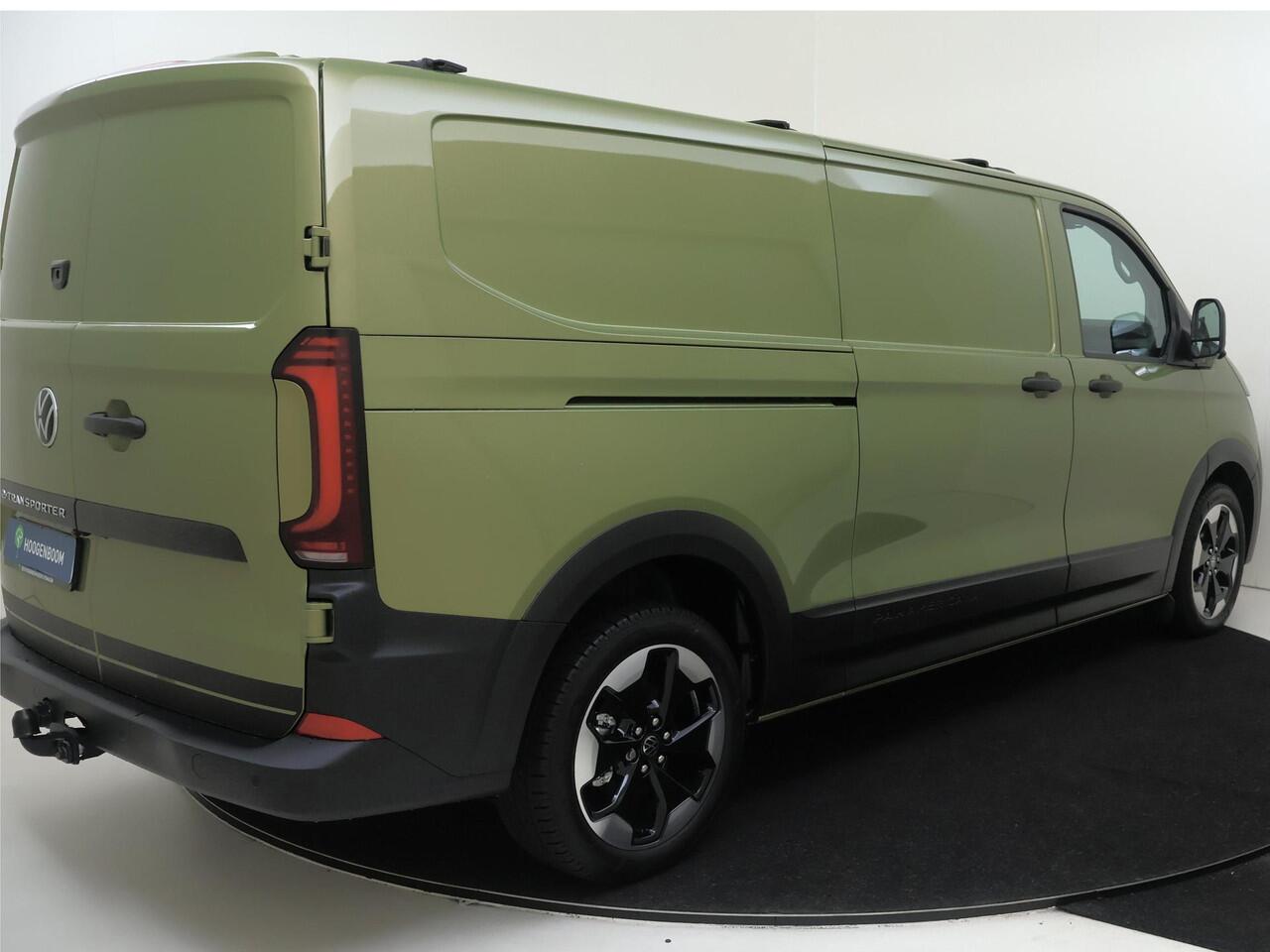 Volkswagen E-Transporter Bedrijfswagens PanAmericana L2 210 kW 286 pk Elektrische aandrijv | Climatronic climate control, 2-zones | Kunststof zijpanelen in laadruimte, hoog | Soundsystem 'harman kardon' met 4 luidsprekers, 1 center luidsprekers en 1 subwoofer | Trekhaak, vast |